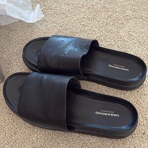 Vagabond Black Slides